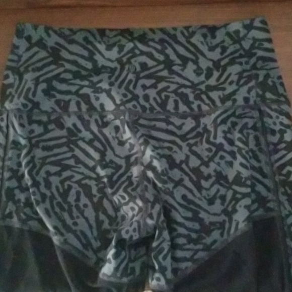 Lululemon Athletica High-Waisted Black and Gray Leggings with Mesh Panels - Picture 4 of 9